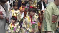 宝蓮寺で稚児行列