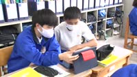 中学生が留学生から外国文化を学ぶ