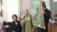 美術協会が小学校に作品寄贈