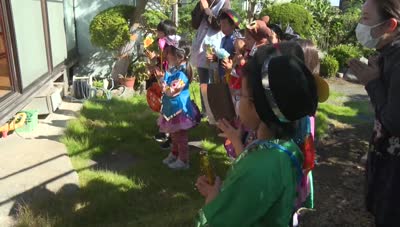 聖人こども園でハロウィンお接待