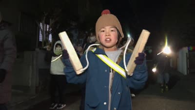 子どもが火の用心を呼びかけ